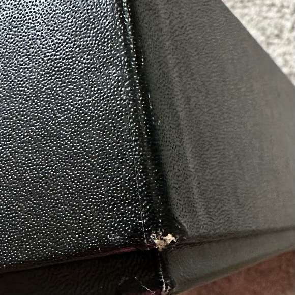 Chanel Box with Camellia and Ribbon - Picture 7 of 8